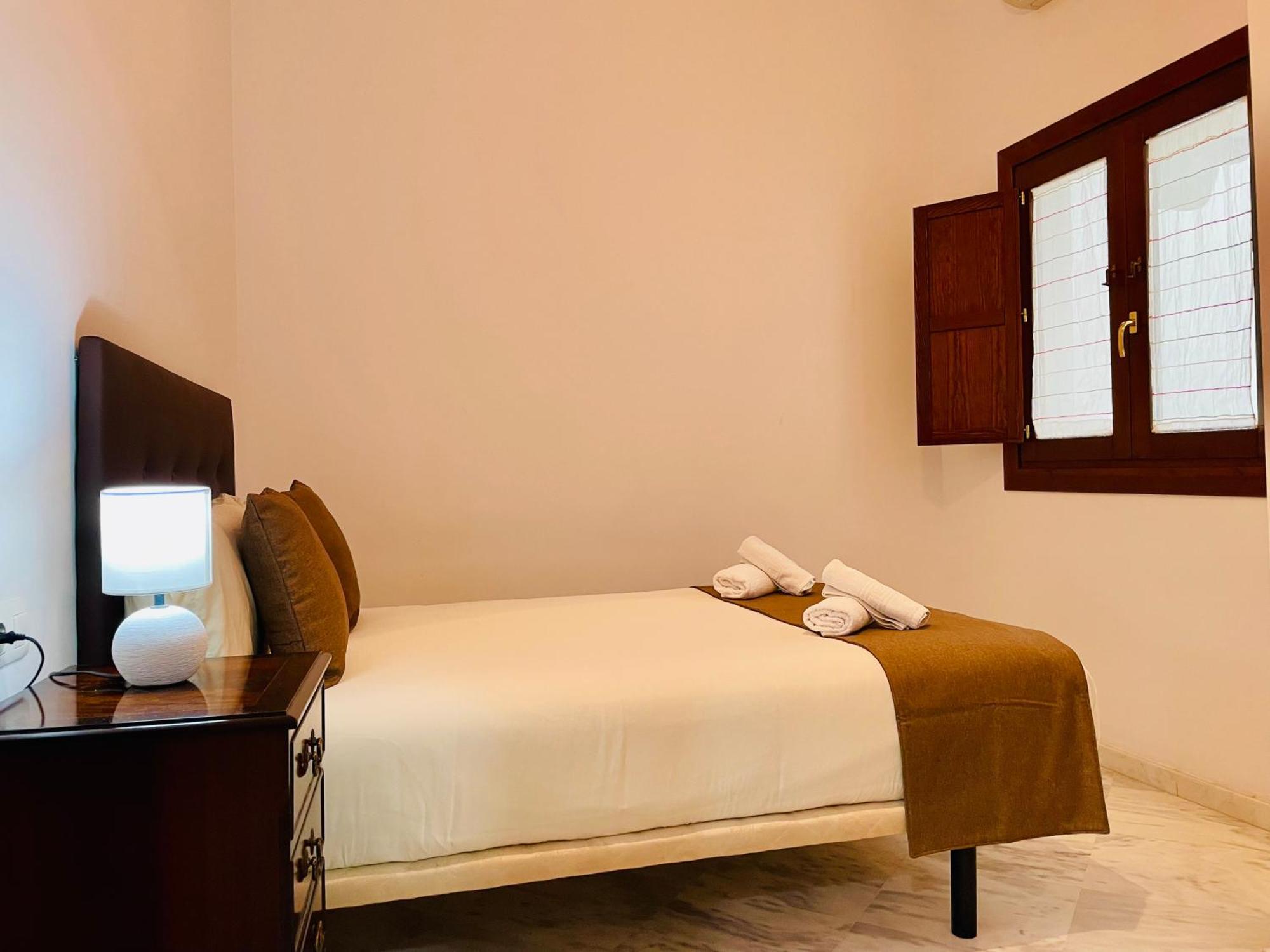 Apartamento Plaza Del Salvador Cuesta Del Rosario Севилья Экстерьер фото